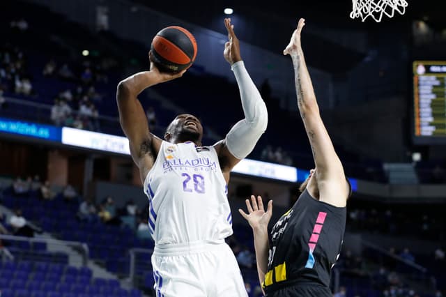 R. Madrid-Lenovo Tenerife (86-77)