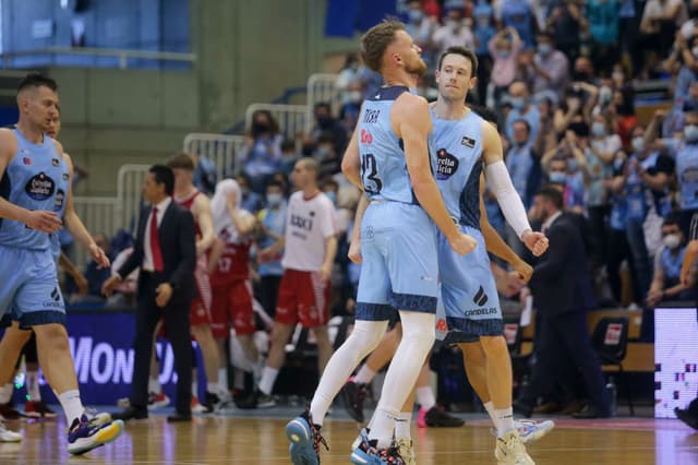 Río Breogán-BAXI Manresa (98-94)