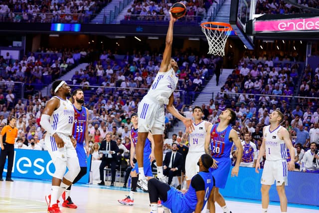 PO Final: Tavares hace historia