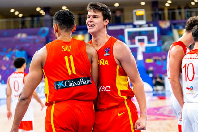 España se cita con Lituania