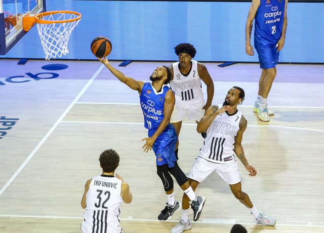 Crónica: Carplus Fuenla. Partizan