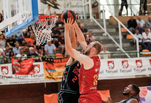 Crónica Valencia-Casademont (60-83)