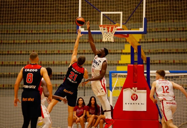 Crónica: BAXI M. -Cazoo Bkn (99-81)