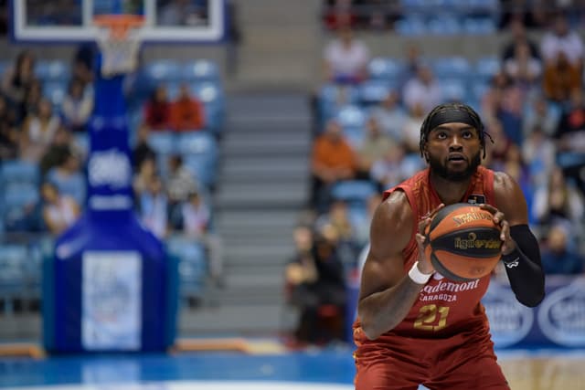 Mekowulu, operado de su muñeca