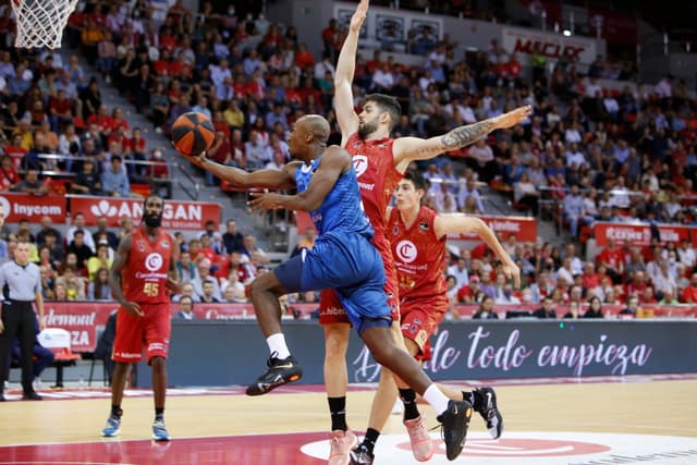 Casademont Z 79 - Carplus Fuenla 82