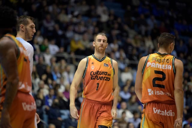 Claver sufre una fractura costal