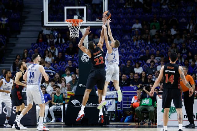 Tavares logra 500 tapones