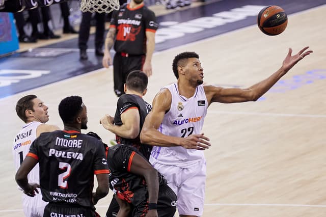 Coviran Granada 62 - Real Madrid 82