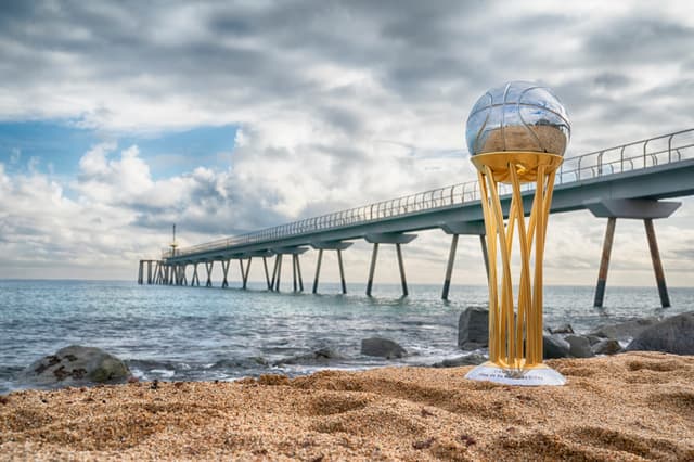 El trofeo ya pasea por Badalona