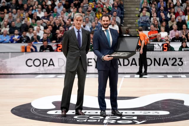 La acb homenajea a la FEB