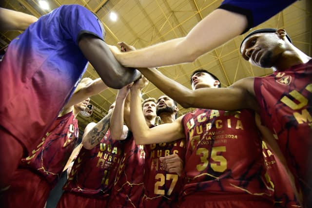 UCAM Murcia-Carplus Fuenla (83-64)