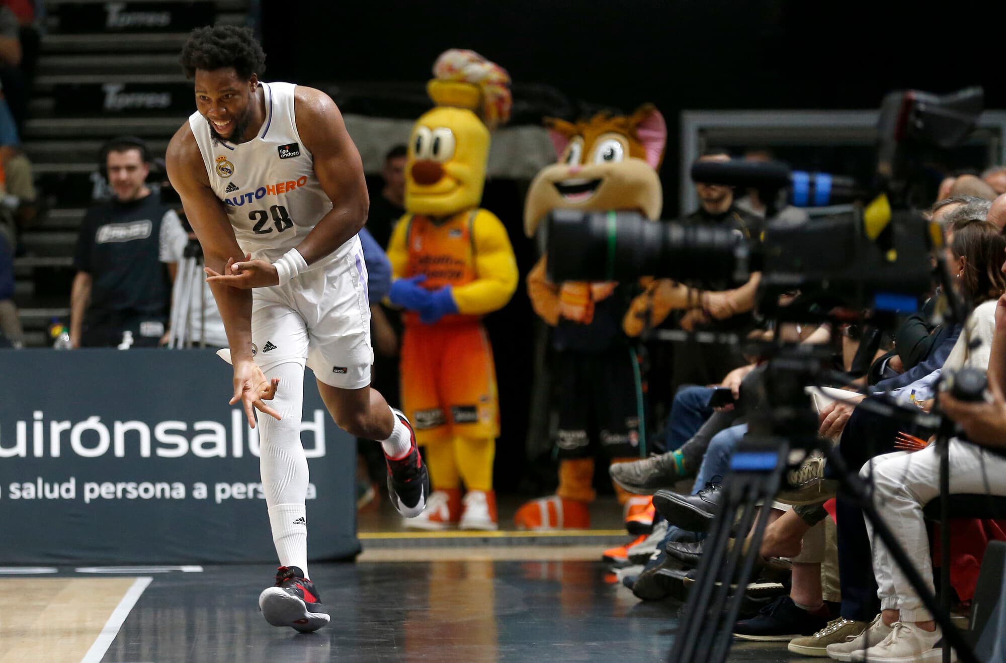 Yabusele mantiene al Real Madrid en la lucha por la segunda plaza (68 ...
