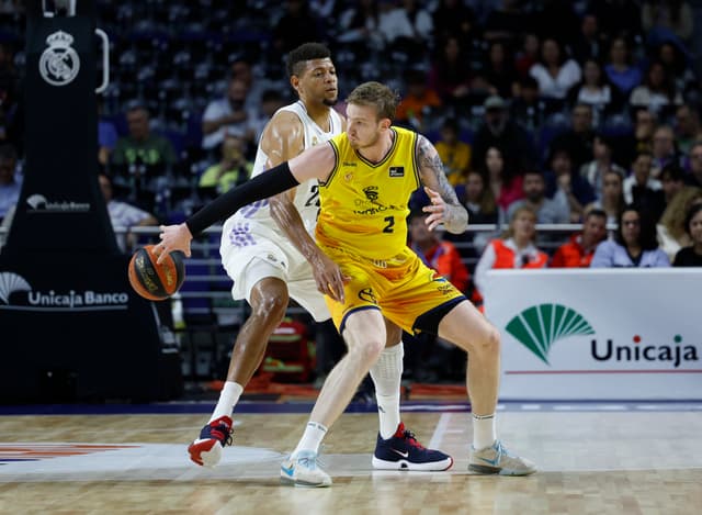 Tavares, 4º reboteador blanco