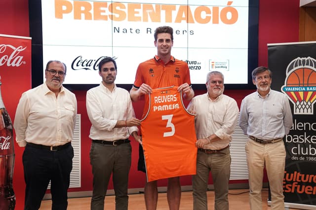 Nate Reuvers, presentado