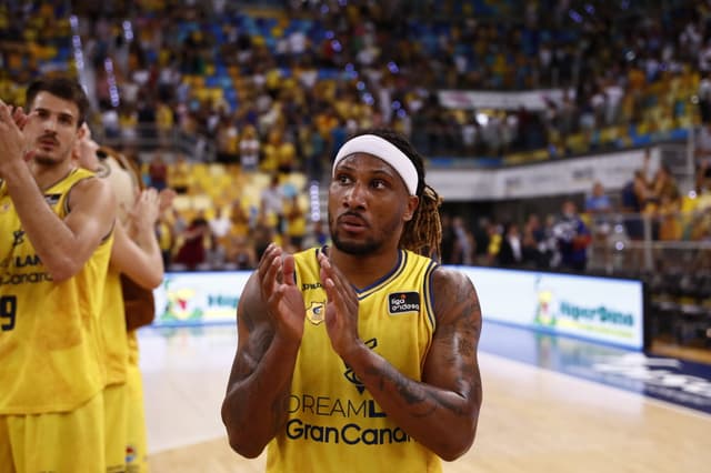 Albicy supera los 2.000 de val.