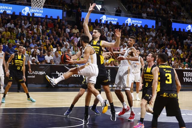 Lenovo Tenerife 76 - Real Madrid 82