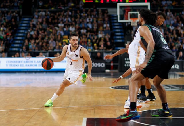 Campazzo acaricia el triple-doble