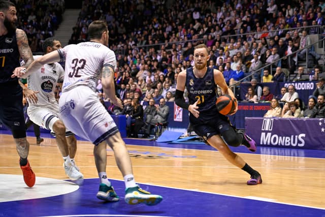 Monbus Obra 74 - Real Madrid 85