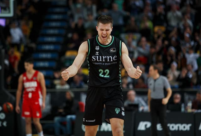 MIB: 8 tapones por octava vez