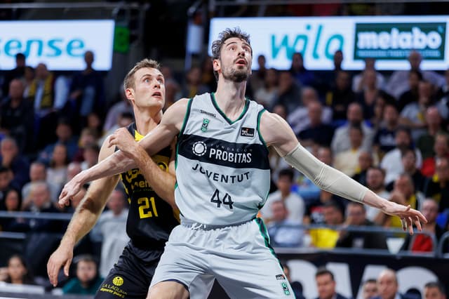 Penya: 2.100 partidos ligueros