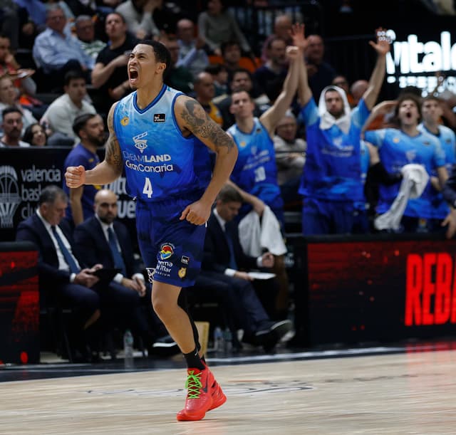 Valencia B 79 - Dreamland GC 86