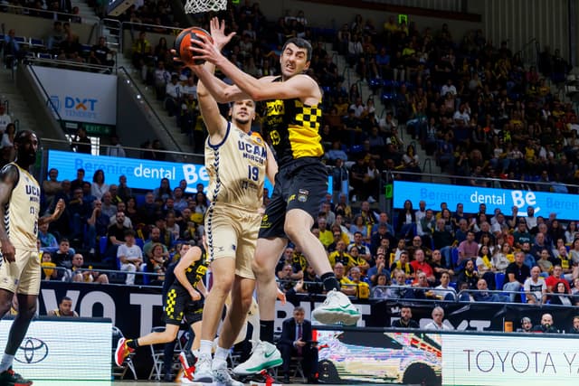 Shermadini alcanza los 300 partidos