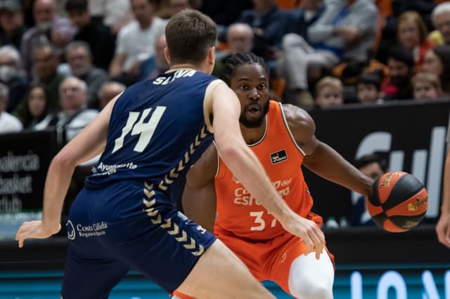 Valencia BC-UCAM Murcia (83-82)