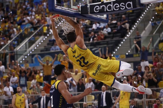 Dreamland GC 97 - MoraBanc And 92