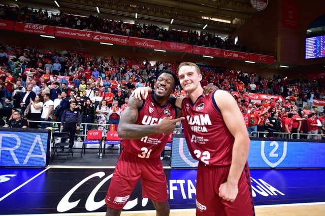 UCAM-Casademont (82-77)