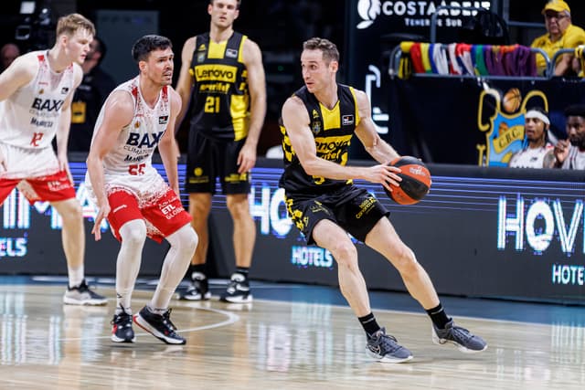 Lenovo Tenerife 84-BAXI Manresa 80