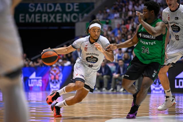 Monbus Obra., en plaza de descenso