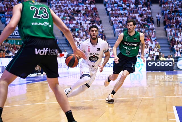 Monbus Obra.-Joventut (97-71)