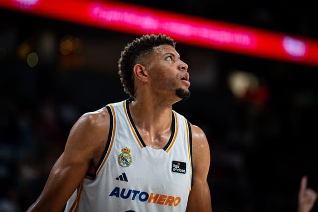 Tavares, 9º en rebotes del Playoff