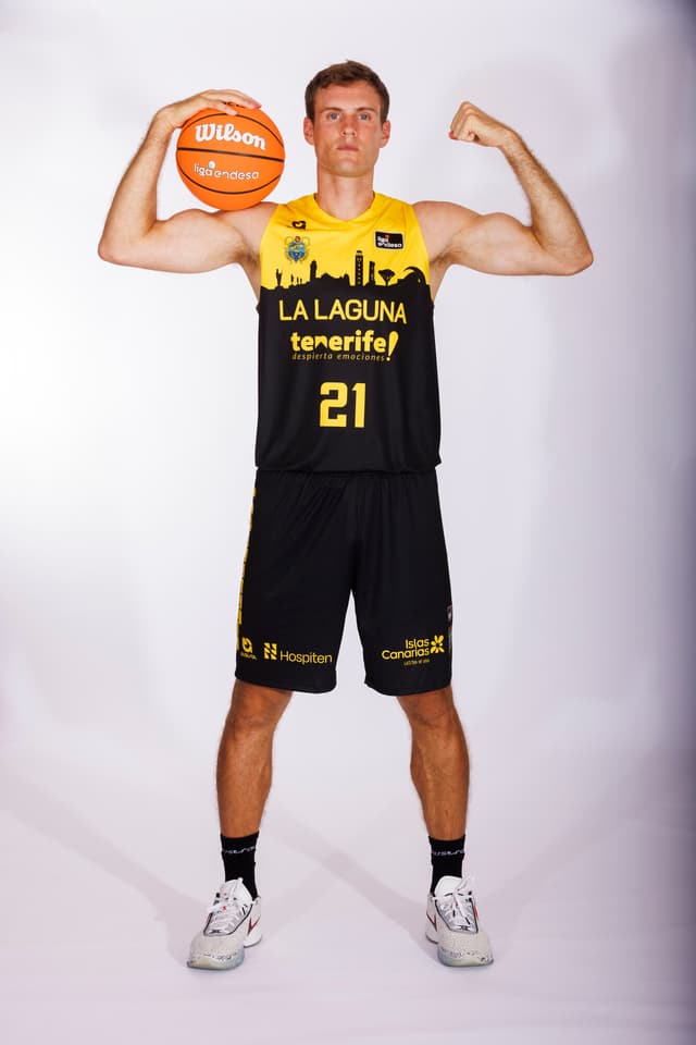 Abromaitis, 4º anotador tinerfeño