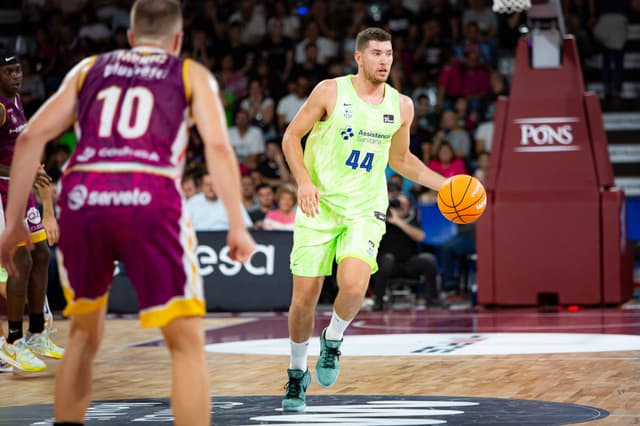 Parra sufre un esguince en el pie