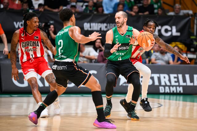 Ribas, 700 triples en acb