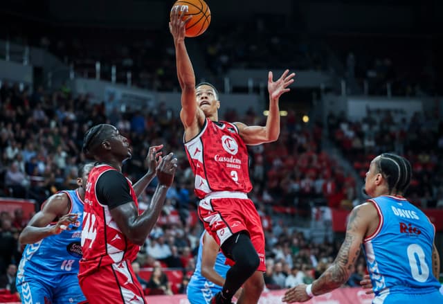 Trae Bell-Haynes renueva hasta 2027