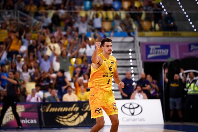 Dreamland GC-Bàsquet Girona (89-84)