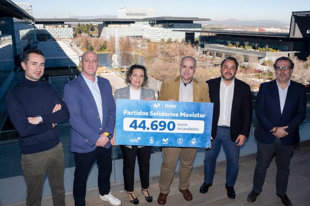 Movistar entrega “cheque solidario"