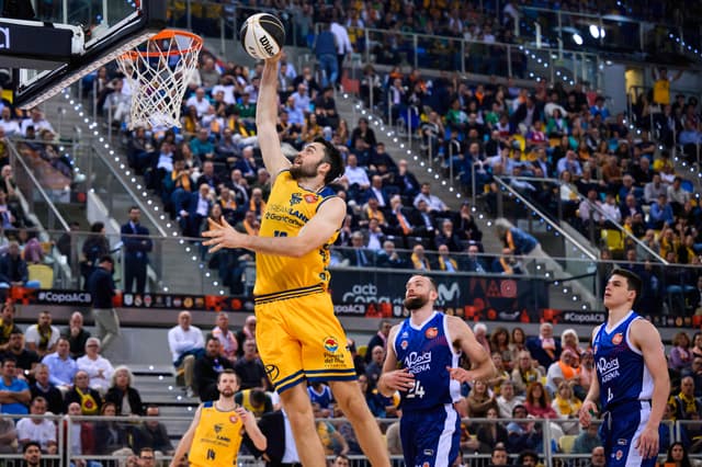 Tobey emula a Marc Gasol con un 9/9