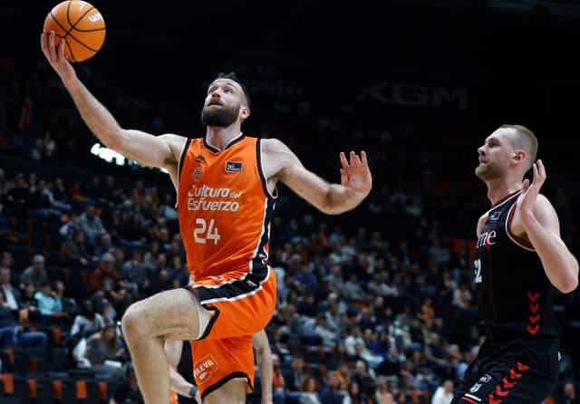 Costello: 2.000 puntos y mucho más