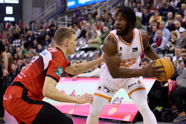 Coviran Granada 69 - Valencia B. 97