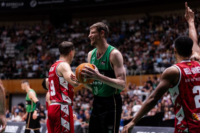 Artem Pustovyi, Jugador de la J33