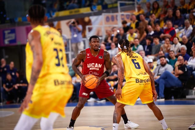 Dreamland GC 69 - UCAM Murcia 76