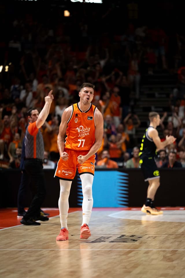 Valencia Basket 98- Dreamland GC 74