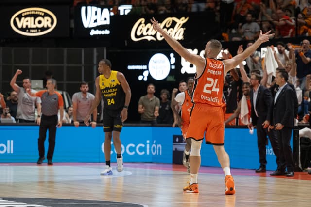 ¡500 triples en una temporada!