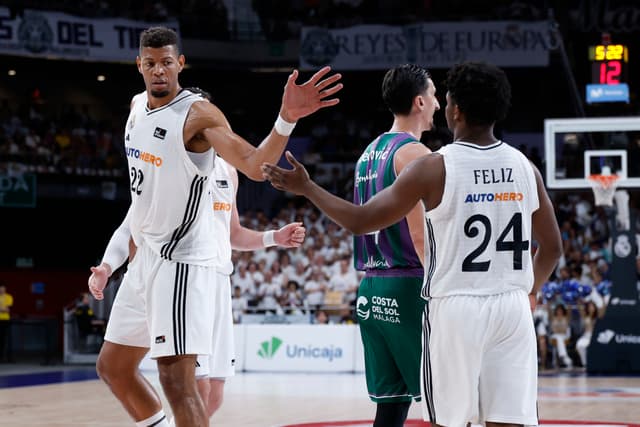 Tavares, 2º histórico en tapones