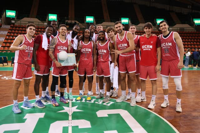 UCAM Murcia gana en Limoges