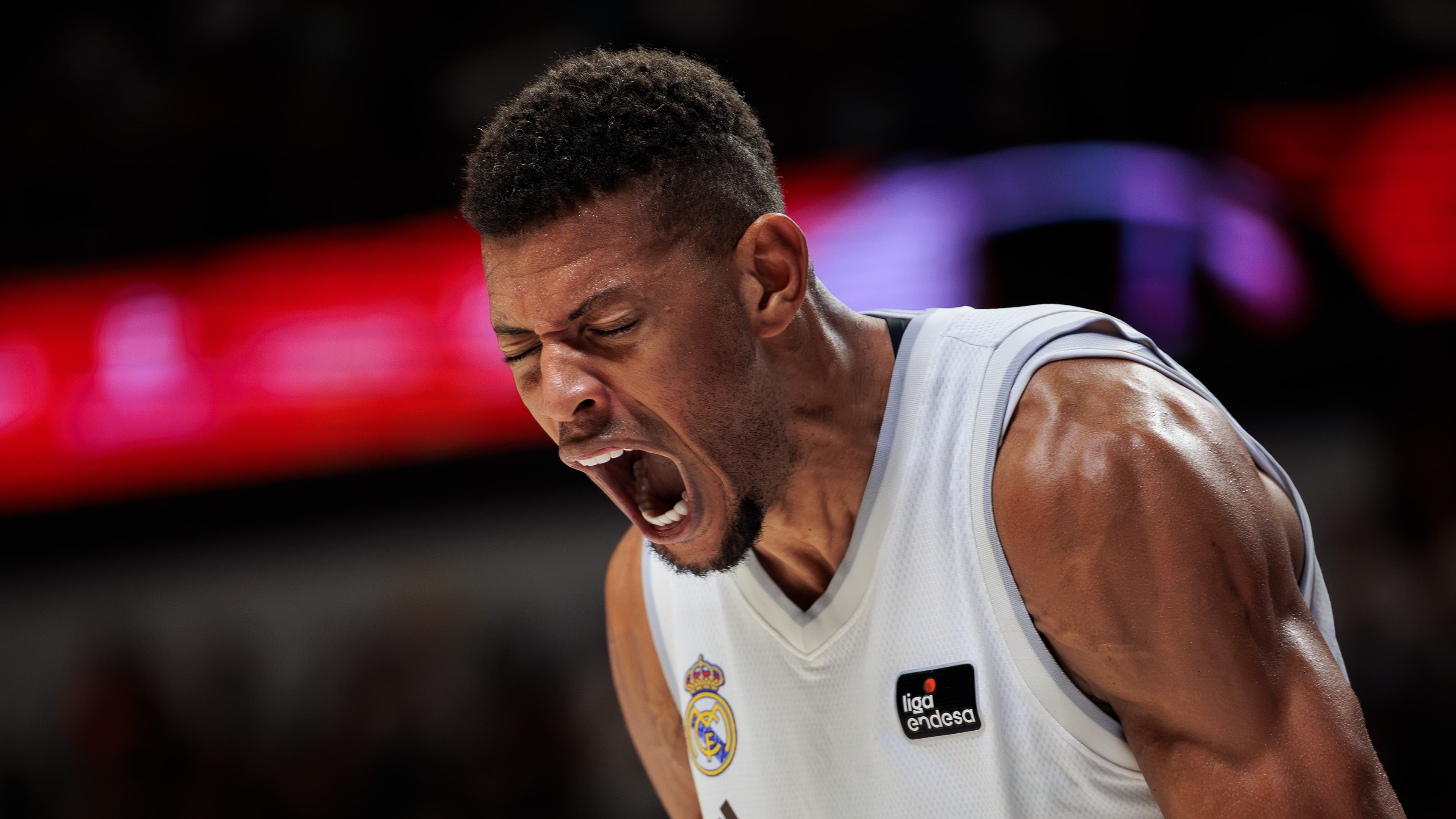 Edy Tavares grita enérgicamente