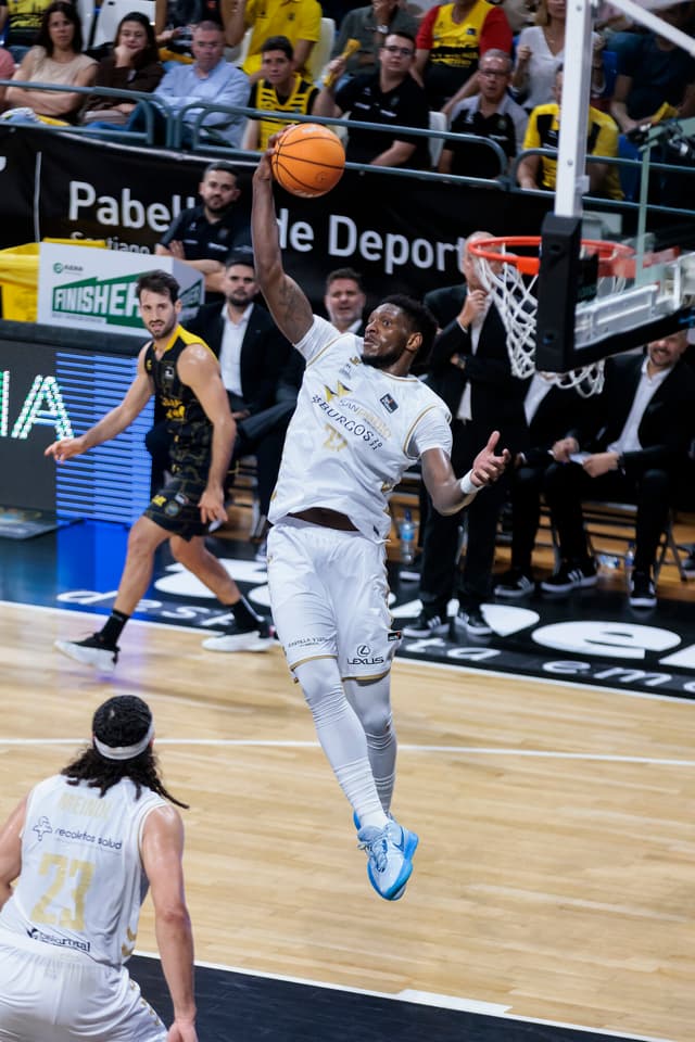 Silvio De Sousa apuntala el juego interior del San Pablo Burgos | acb.com